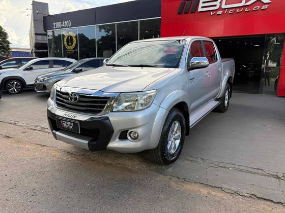 TOYOTA HILUX 2.7 SRV 4X4 CD 16V FLEX 4P AUTOMÁTICO TOYOTA HILUX 2.7 SRV 4X4 CD 16V FLEX 4P AUTOMÁTICO